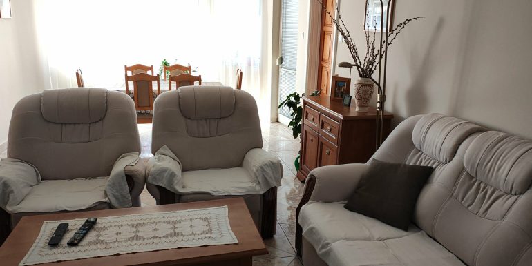 55624832-1464-4005-aea2-905b53b718df