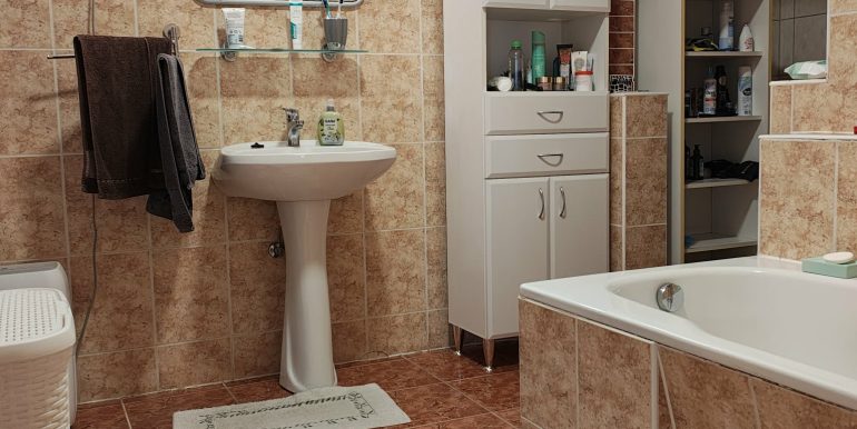 de406b8f-c128-4672-aa86-46a36cc983e4